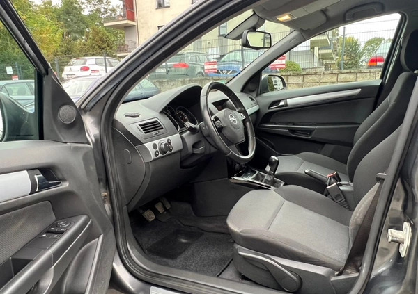 Opel Astra cena 17999 przebieg: 202194, rok produkcji 2010 z Warka małe 781